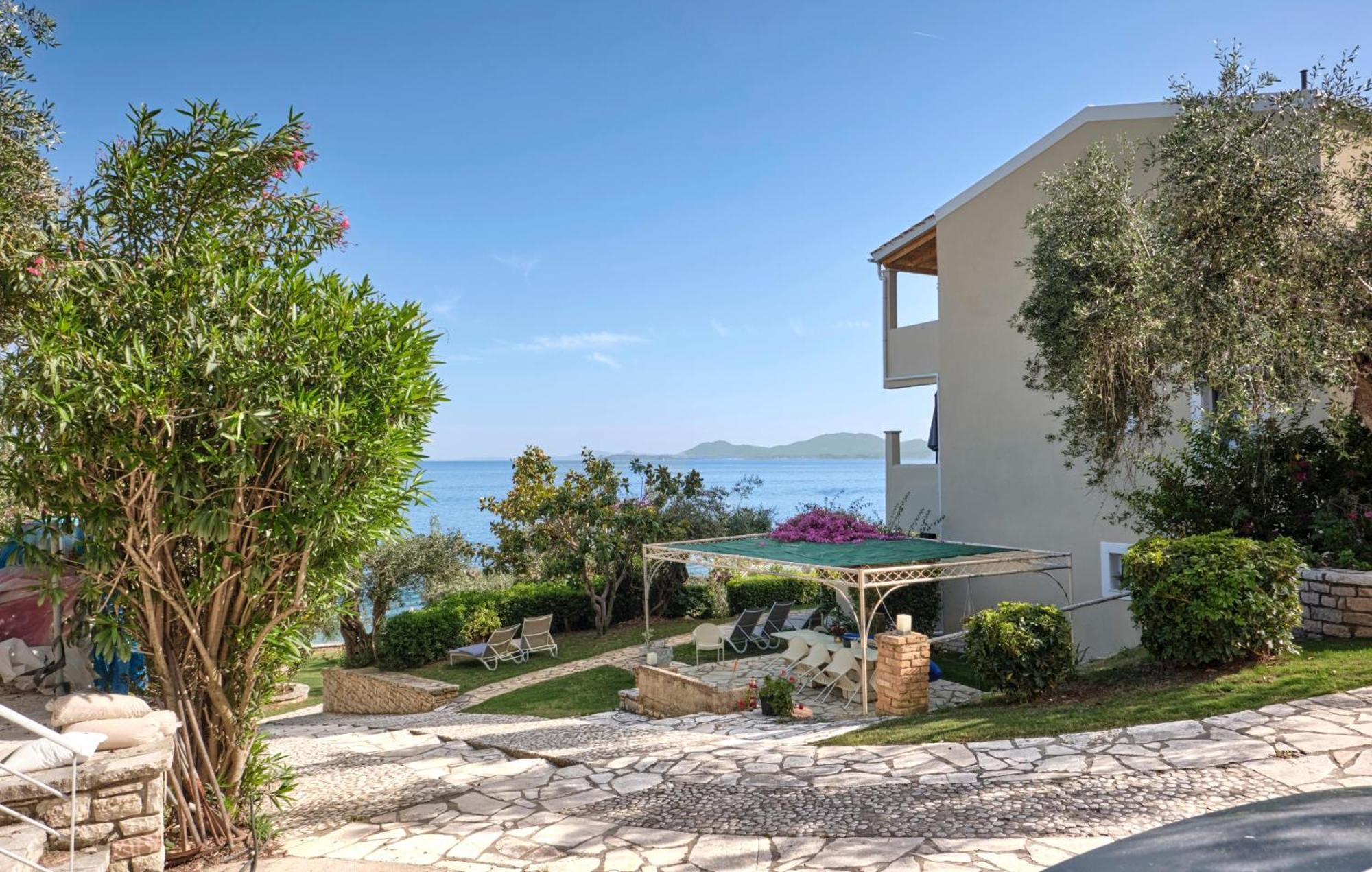 Krouzeri Beach Apartments Nisaki  Exterior foto