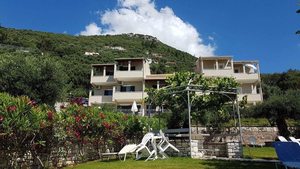 Krouzeri Beach Apartments Nisaki  Exterior foto
